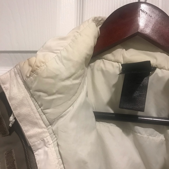 Women’s Northface Rain Jacket - Picture 3 of 5